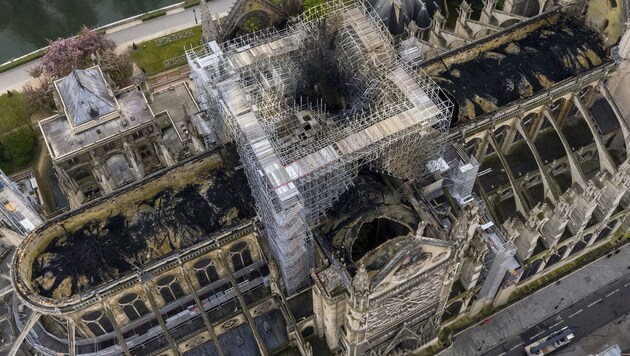 Luftaufnahmen zeigen das Ausmaß des Schadens an Notre Dame nach dem Brand. (Bild: AP)