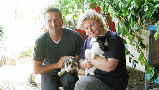 Ingrid und Michael Stracke, die engagierten Leiter des Tierschutzvereines „Purzel & Vicky“ (Bild: Pail)