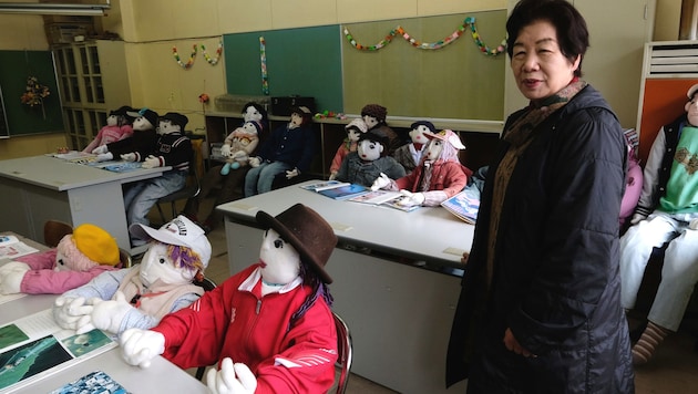 Tsukimi Ayano besucht ihre Schule anlässlich des „Tages der offenen Tür“. (Bild: APA/AFP/Kazuhiro NOGI)