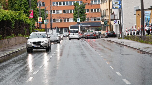 Die Frau wurde in der Innsbrucker Bundesstraße von dem Alkolenker erfasst. (Bild: MARKUS TSCHEPP)