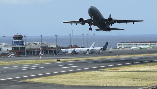 Ein Airbus 310 der deutschen Luftwaffe brachte die deutschen Urlauber nach dem Busunglück von Madeira nach Deutschland. (Bild: AFP)