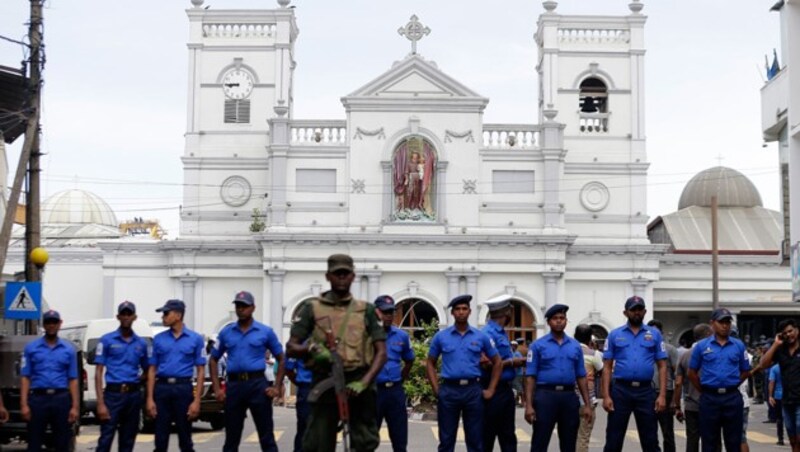 Soldaten sichern das Gelände um die St.-Antonius-Kirche in Colombo. (Bild: Associated Press)