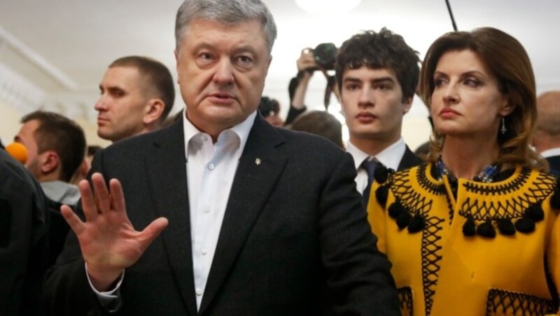 Petro Poroschenko und Gattin Maryna bei der Stimmabgabe. (Bild: AFP)