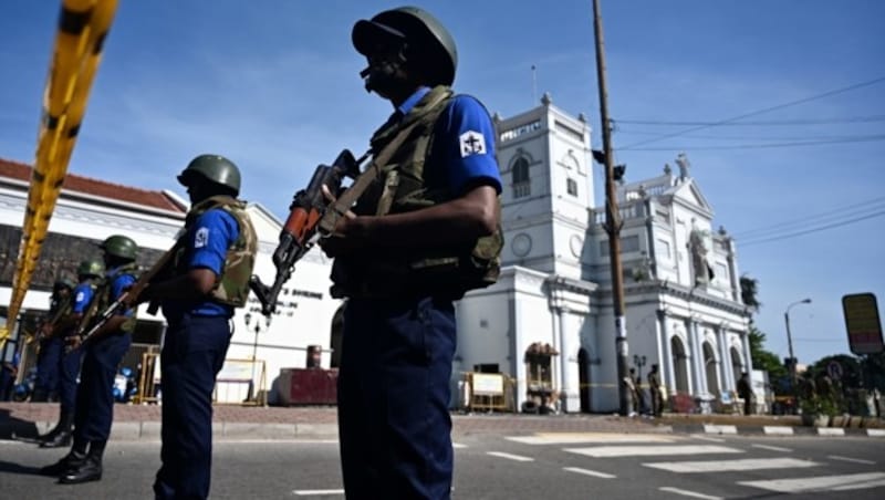 Die Präsenz von Polizei und Sicherheitskräften wurde nicht nur rund um die Anschlagsziele, wie etwa die St. Anthony‘s Kirche in Colombo, erhöht, sondern im ganzen Land. (Bild: AFP or licensors)