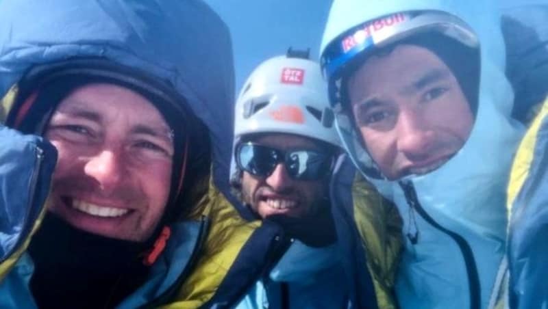Ein vom Vater veröffentlichtes Selfie seines Sohnes Jess Roskelley zeigt David Lama, Hansjörg Auer und Roskelley wohl auf ihrem letzten Gipfel. (Bild: The Spokesman-Review/John Roskelley)