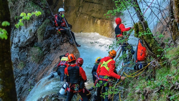 Die Urlauber aus Sachsen ertranken beim Baden am Königsbach-Wasserfall. (Bild: BRK)
