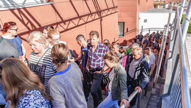 Hunderte Teilnehmer stürmten die Volksschule Schwoich. (Bild: Hubert Berger)