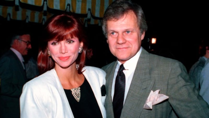 Schauspielerin Victoria Principal und Akteur Ken Kercheval im Jahr 1986: Die beiden waren Co-Stars der populären TV-Serie „Dallas“. Kercheval spielte darin den ewigen Rivalen von J. R. Erwing, den Öl-Tycoon Cliff Barnes. (Bild: ASSOCIATED PRESS)