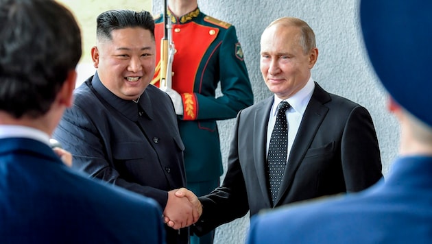 Die Allianz des nordkoreanischen Diktators Kim Jong Un und dem russischen Präsidenten Wladimir Putin wird immer enger. (Bild: The Associated Press)