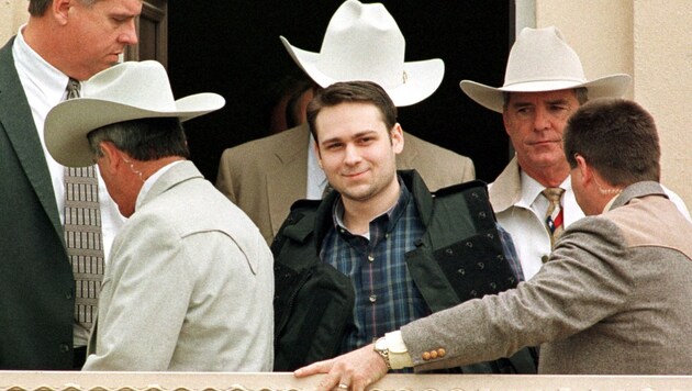 Im Jahr 1999 wurde John William King zum Tode verurteilt, das Lachen verging ihm dennoch nicht. (Bild: AFP)