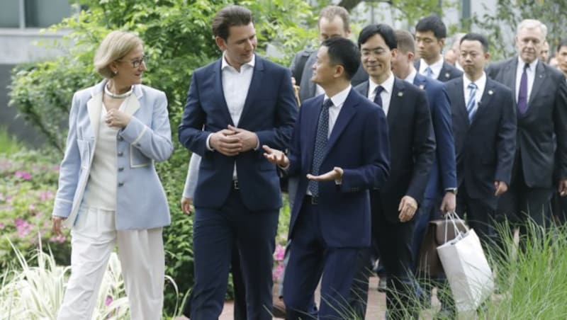 Kurz gab sich nach dem Besuch bei Ma, den er schon mehrfach getroffen hat, beeindruckt. (Bild: APA/BUNDESKANZLERAMT/DRAGAN TATIC)