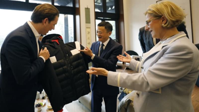 „Sie haben fantastische Produkte“, lobt Alibaba-Boss Ma Österreich. (Bild: APA/BUNDESKANZLERAMT/DRAGAN TATIC)