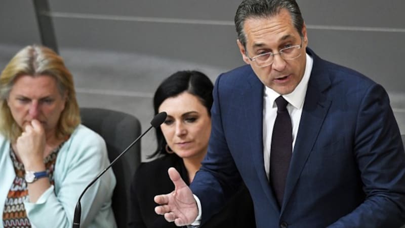 FPÖ-Chef Heinz-Christian Strache ortet bei der SPÖ „Nervosität angesichts der EU-Wahl“. (Bild: APA/ROBERT JAEGER)