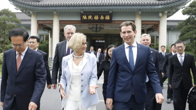 Bundeskanzler Sebastian Kurz weilte während der hitzigen Nationalratsdebatte gemeinsam mit Niederösterreichs Landeshauptfrau Johanna Mikl-Leitner in China. (Bild: BUNDESKANZLERAMT/DRAGAN TATIC)