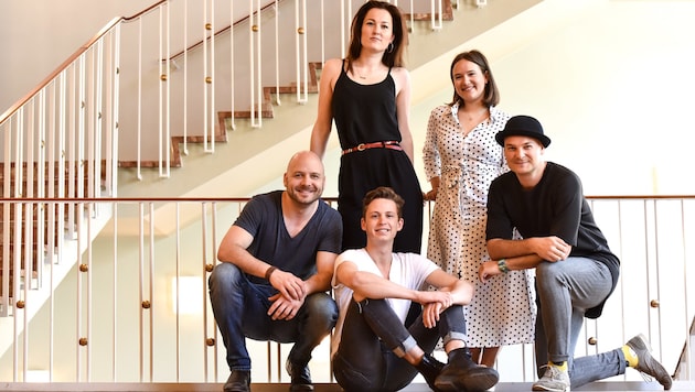 Am Bild von links: David Arnsperger, Sanne Mieloo, Celina dos Santos, Karsten Kenzel und Lukas Sandmann (sitzend) (Bild: Markus Wenzel)