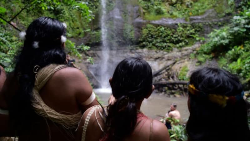 Dieser Wasserfall in der Nähe des Dorfes Nemompare gilt für die Waorani als heilig. (Bild: APA/AFP/RODRIGO BUENDIA)