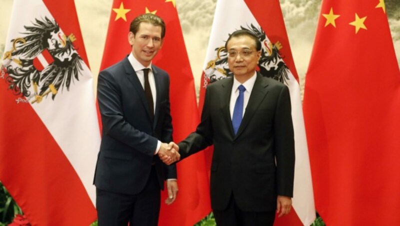 Österreichs Ex-Kanzler Sebastian Kurz mit Li Keqiang (Bild: BUNDESKANZLERAMT/DRAGAN TATIC)