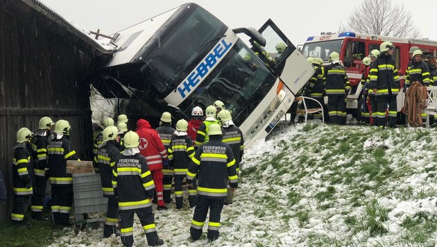 Mehrere Feuerwehren standen im Einsatz. (Bild: Wallner)