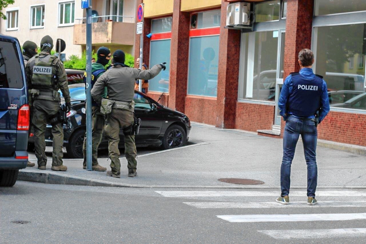 Polizei-Aktion - Zwölf einarmige Banditen bei Razzia beschlagnahmt