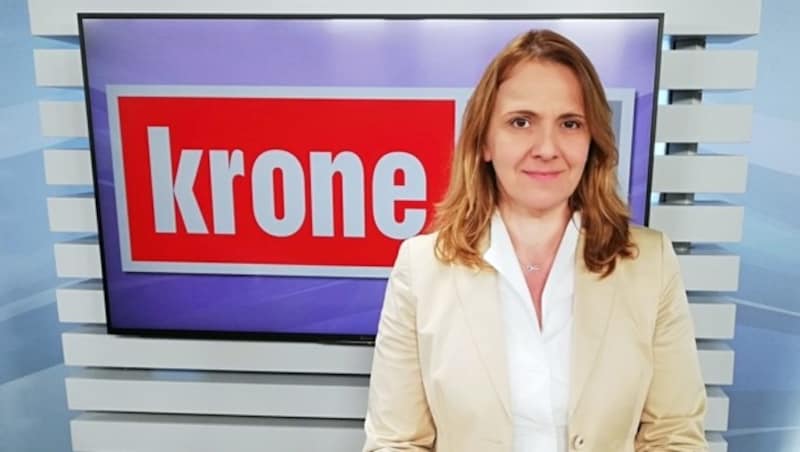 Dagmar Belakowitsch im krone.tv-Studio (Bild: krone.tv)