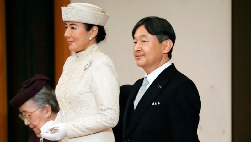 Naruhito mit seiner Frau Masako (Bild: AP)