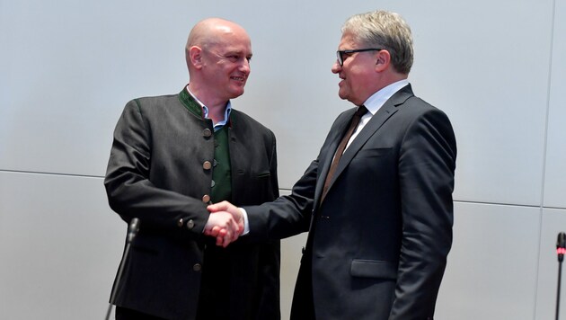 Markus Hein (FP) und Klaus Luger (SP) bekennen sich zum intensiven Arbeitsübereinkommen. (Bild: Harald Dostal)