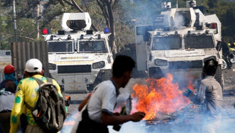 In Caracas herrschten am Dienstag bürgerkriegsähnliche Zustände. (Bild: AP)