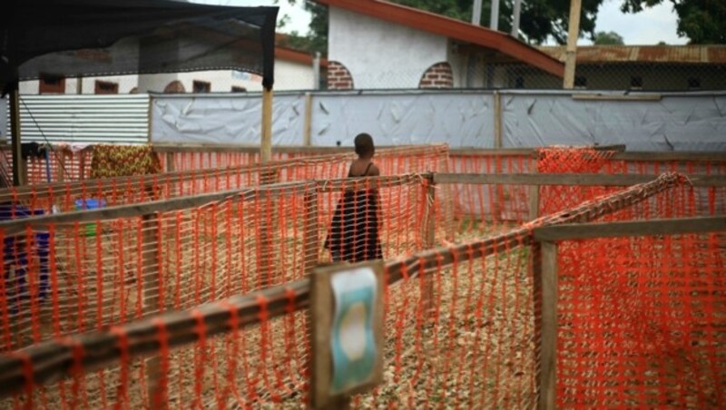 Ein Kind in einer Quarantänestation in Beni, Ost-Kongo (Bild: AP)