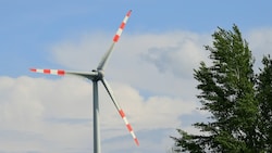 Windräder sind in Oberösterreich nur vereinzelt zu finden - daran dürfte auch die schwarz-blaue Klima- und Energiestrategie nichts ändern. (Bild: P. Huber)
