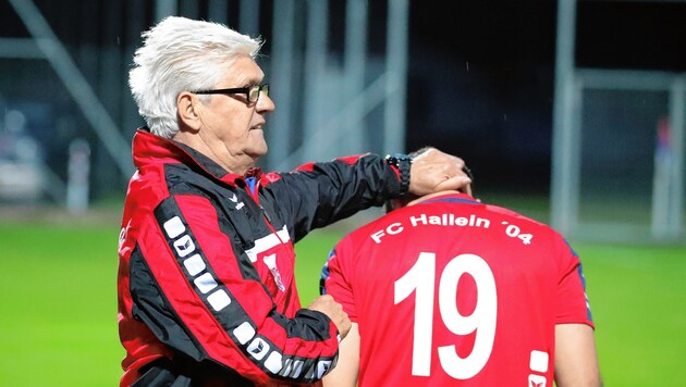 Kulttrainer Werner Lorant soll den FC Hallein vor dem Abstieg retten. (Bild: Andreas Tröster)