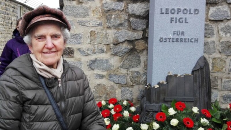 Zeitzeugin Anna Hackl (88), deren Familie bei der sogenannten Mühlviertler Hasenjagd geflohenen KZ-Häftlingen unter Lebensgefahr Unterschlupf geboten hatte (Bild: APA/VERENA LEISS)