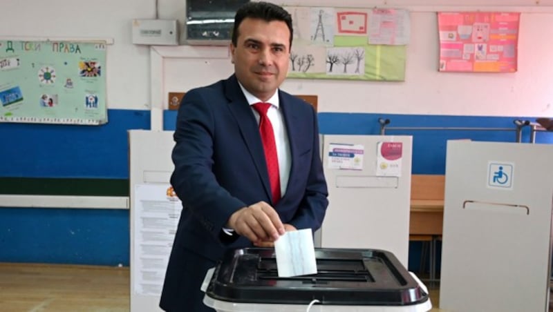 Premier Zaev bei der Stimmabgabe (Bild: Associated Press)