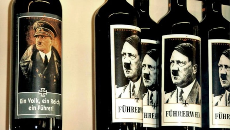 „Führerwein“ ist in Deutschland verboten. (Bild: APA/EPA/Marie Chasseur)