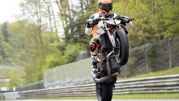 Ein Wheelie - "Lanzi" in seinem Element. (Bild: Tröster Andreas)