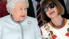 Queen Elizabeth II. mit Anna Wintour (Bild: AFP)