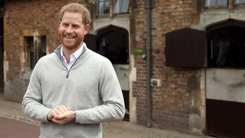 Der stolze Papa Prinz Harry bei seinem ersten Interview nach der Geburt seines Sohnes. (Bild: AFP)