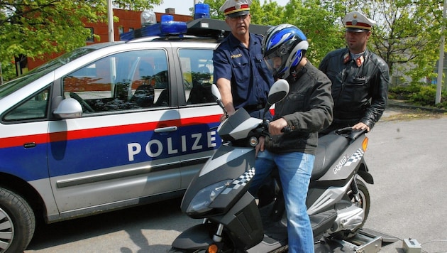 Symbolbild: Polizei Wals kontrollierte Mopeds auf technische Veränderungen (Bild: KZZVG)