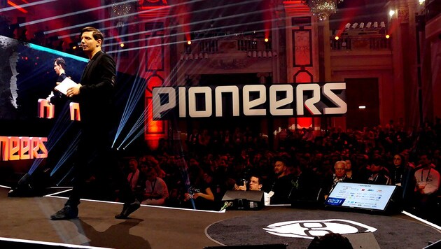 Pioneers-Chef Oliver Csendes bei der Eröffnung der großen Start-up-Show (Bild: Dominik Erlinger)