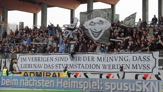 „Liebenau muss das Sturm-Stadion werden!“ Die Fans der Schwarz-Weißen halten mit ihrer Forderung nicht hinterm Berg. (Bild: SEPA.Media | Chris Bauer)