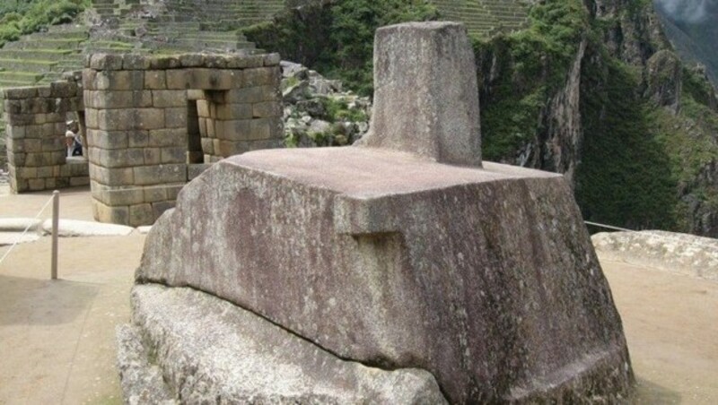 Der Intihuatana-Stein in Machu Picchu (Bild: Wikipedia/Leon petrosyan CC BY-SA 4.0)