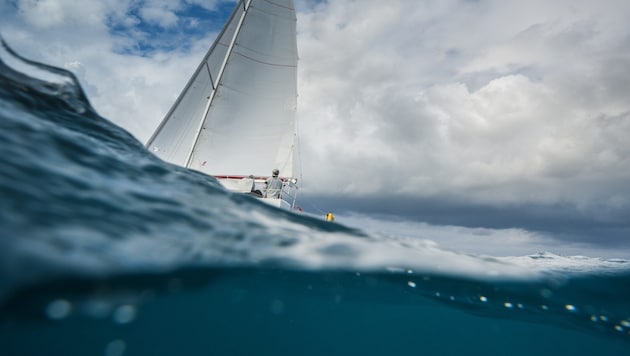 A Swiss sailor got caught in a storm and lost his little finger (symbolic image). (Bild: stock.adobe.com)