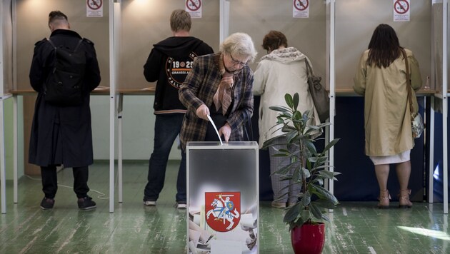 Litauen wählte am Sonntag seinen Präsidenten - es wird eine Stichwahl geben. (Bild: AP)