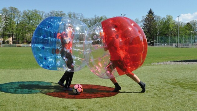 Viel Spaß mit „Bubble Soccer“ (Bild: Joe Grabner)