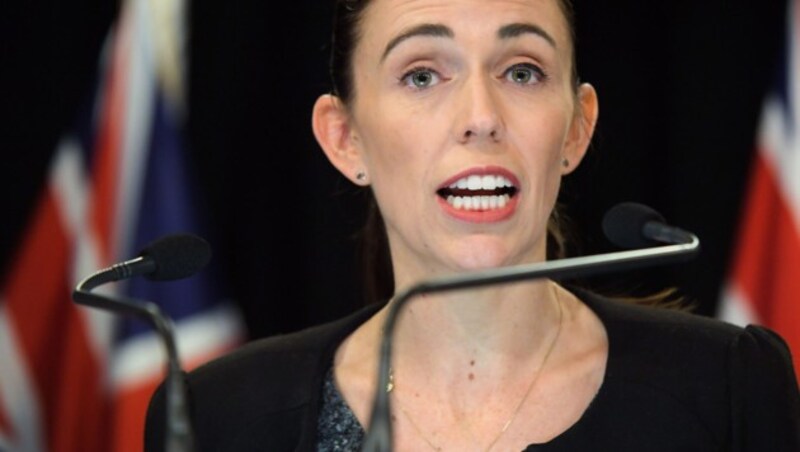 Premierministerin Jacinda Ardern hat das Land bislang vorbildlich durch die Krise geführt. (Bild: AFP)