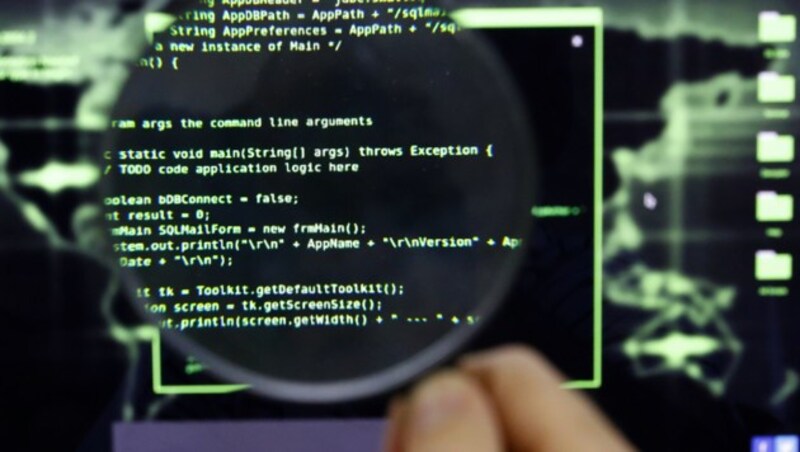 IT-Dienstleister sollen Hackerangriffe auf ihre Netzwerke künftig den Behörden melden müssen. (Bild: APA/AFP)