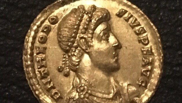 Die Münze wurde etwa 390 n. Ch. in Trier geprägt (Bild: AGGA)