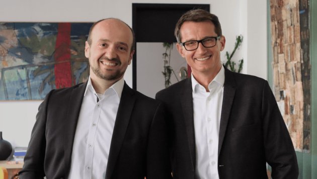 Klaus Pilsl und Paul Blazek (r.) führen den Sarleinsbacher Software-Spezialisten. (Bild: Combeenation)