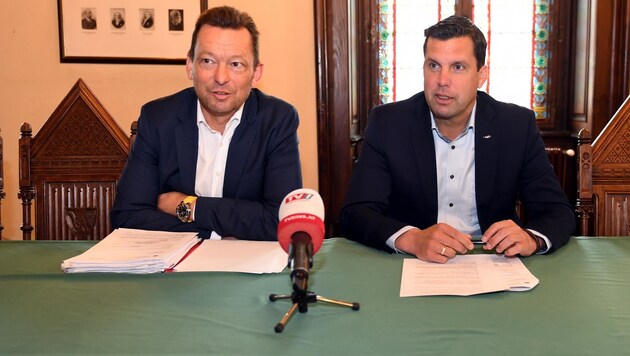 ÖVP-Stadtchef Stefan Krapf mit Anwalt Christoph Mizelli (l.). (Bild: Fellner Klemens)