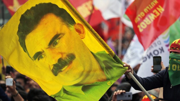 Abdullah Öcalan verbüßt seit 20 Jahren in fast völliger Isolation auf der Gefängnisinsel Imrali im Marmara-Meer eine lebenslange Freiheitsstrafe. (Bild: AP)