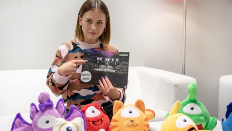 Ö3 Chart-Stürmerin Mathea singt gemeinsam mit den Kinder beim Monsterfreunde-Konzert (Bild: Daniel Zeilbauer)